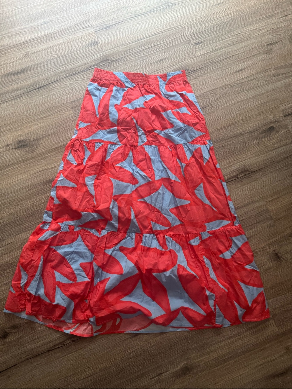 Southern Tide Coral Leaf-Print Tiered Maxi Skirt